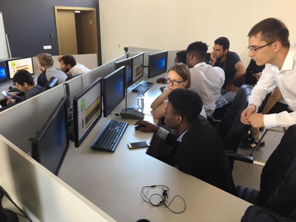 Иностранные студенты изучают геонавигацию Gunkin-4-pzg08464pobqb3j821x851g68ji16zhljndpbwtqau.jpg